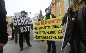 Foto: Dž. Kriještorac/Radiosarajevo.ba / Protest organizovan tačno u podne